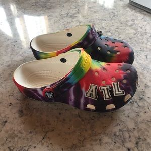 🌈 ⭐️ Kids tye dye Crocs! Size 3M 5W ⭐️ 🌈